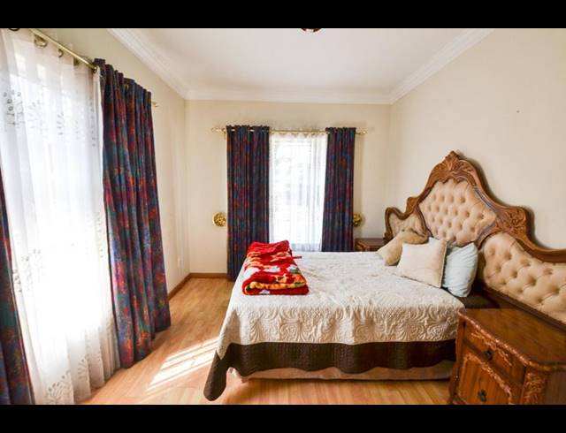 5 BEDROOM HOUSE FOR SALE IN HEUWELOORD